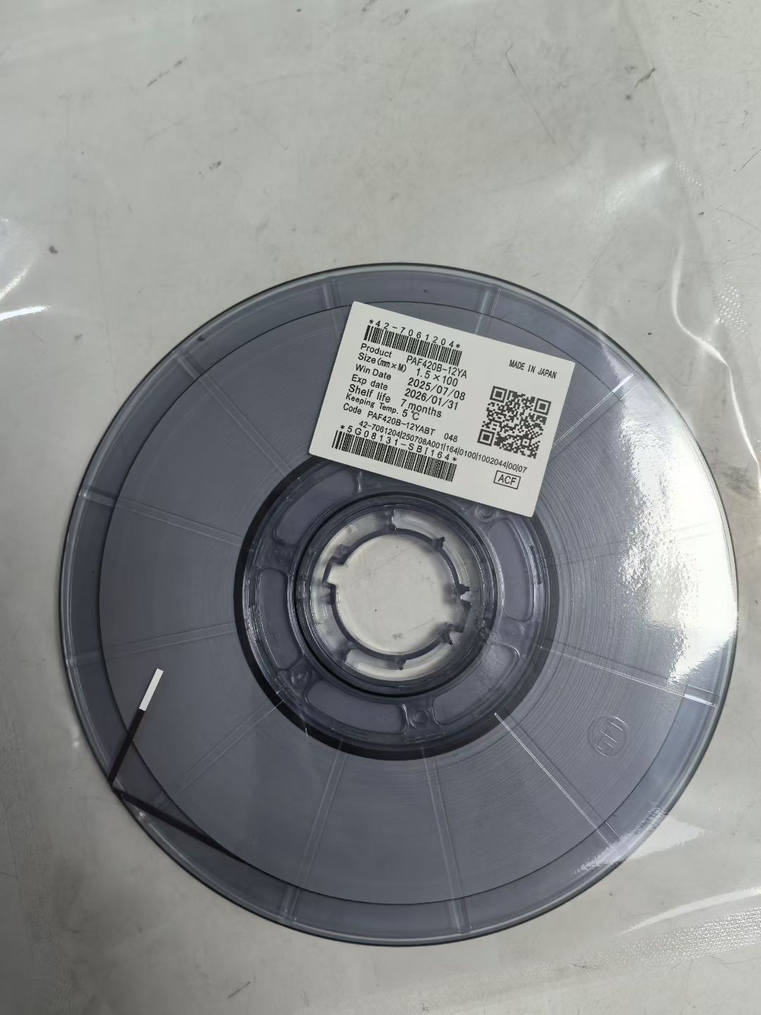 ​ACF (ฟิล์มนำไฟฟ้าแบบแอนไอโซทรอปิก) เป็นวัสดุหลักที่ขาดไม่ได้ในการผลิตหน้าจอ LCD